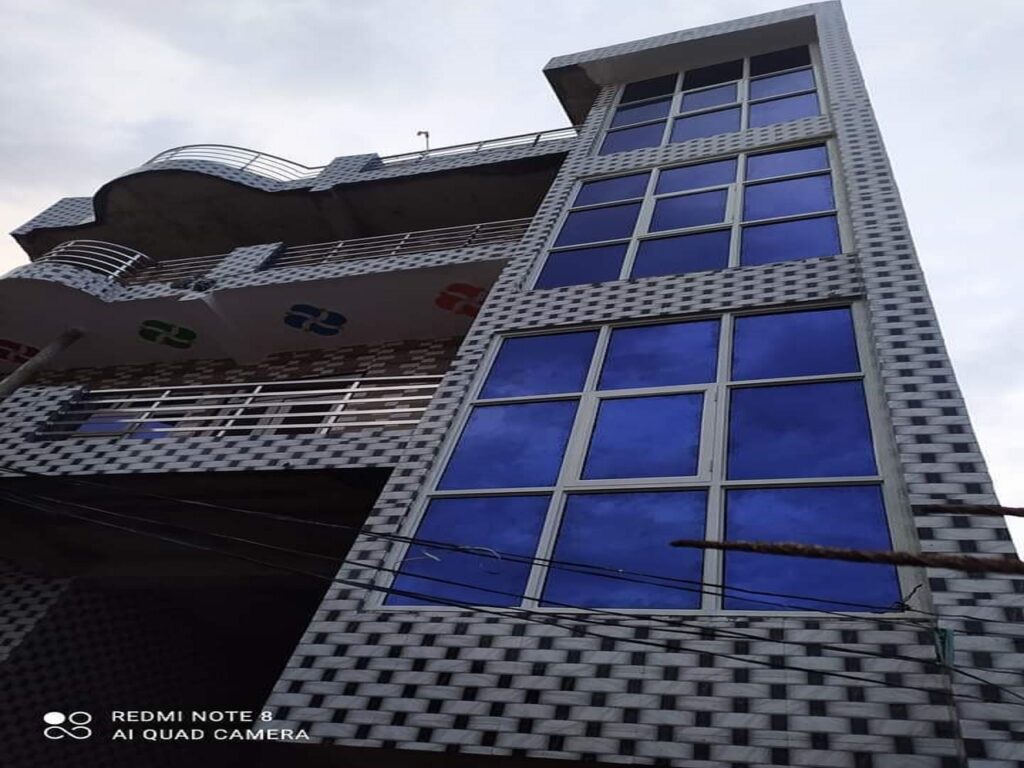 Glass services in Noida